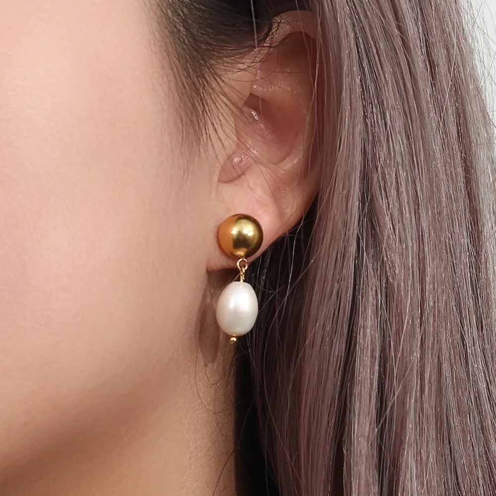 ◾️18k Gold Plated Oval Shape Freshwater Pearl Drop Earring